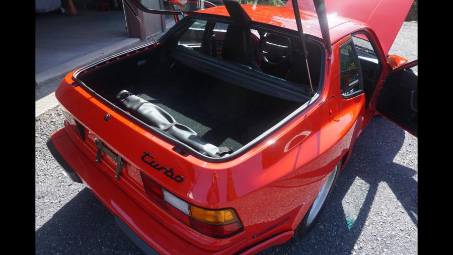 Багажник Porsche 944 Turbo 1986 года  (фото 113 из 149)